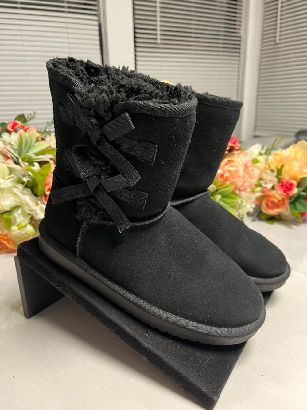 Koolaburra by UGG Victoria Short Suede Faux Fur Bow Boots Black Girls Big Kid 4
